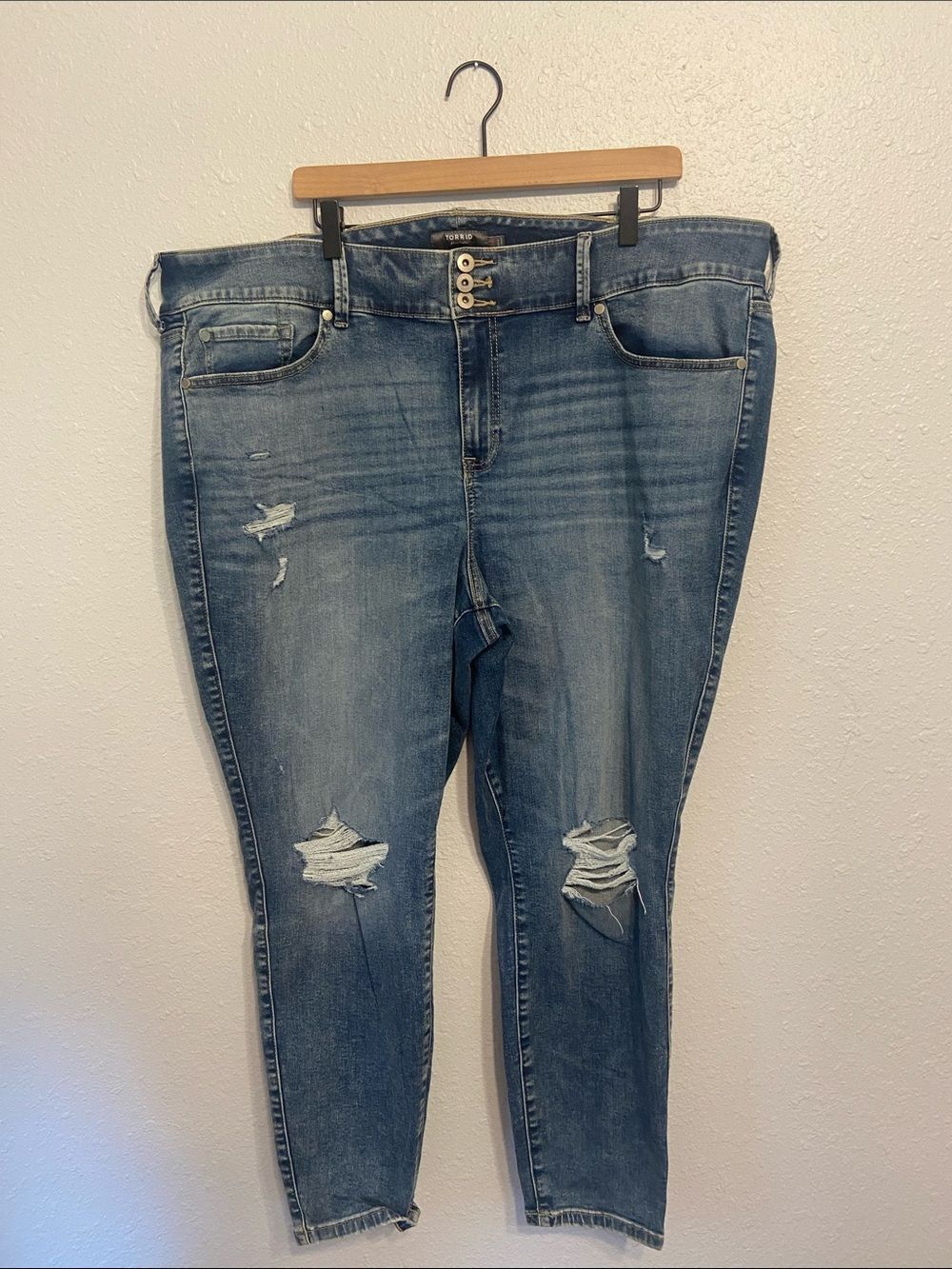 Torrid Medium Wash High Rise Distressed Super Soft Jegging Jeans Size 24R